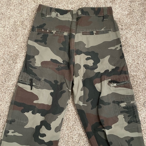 Faded Glory boys camo cargos - Picture 4 of 4